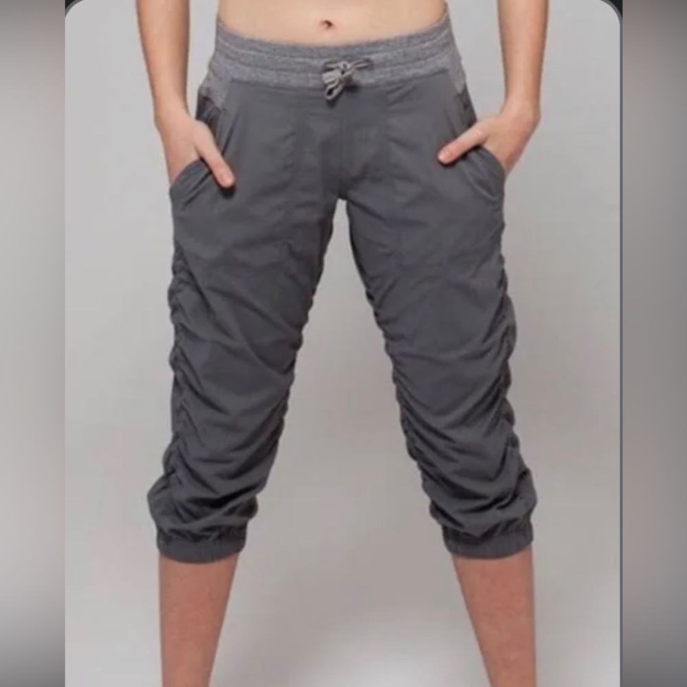 Ivivva Charcoal Gray Ruched Crop Pants